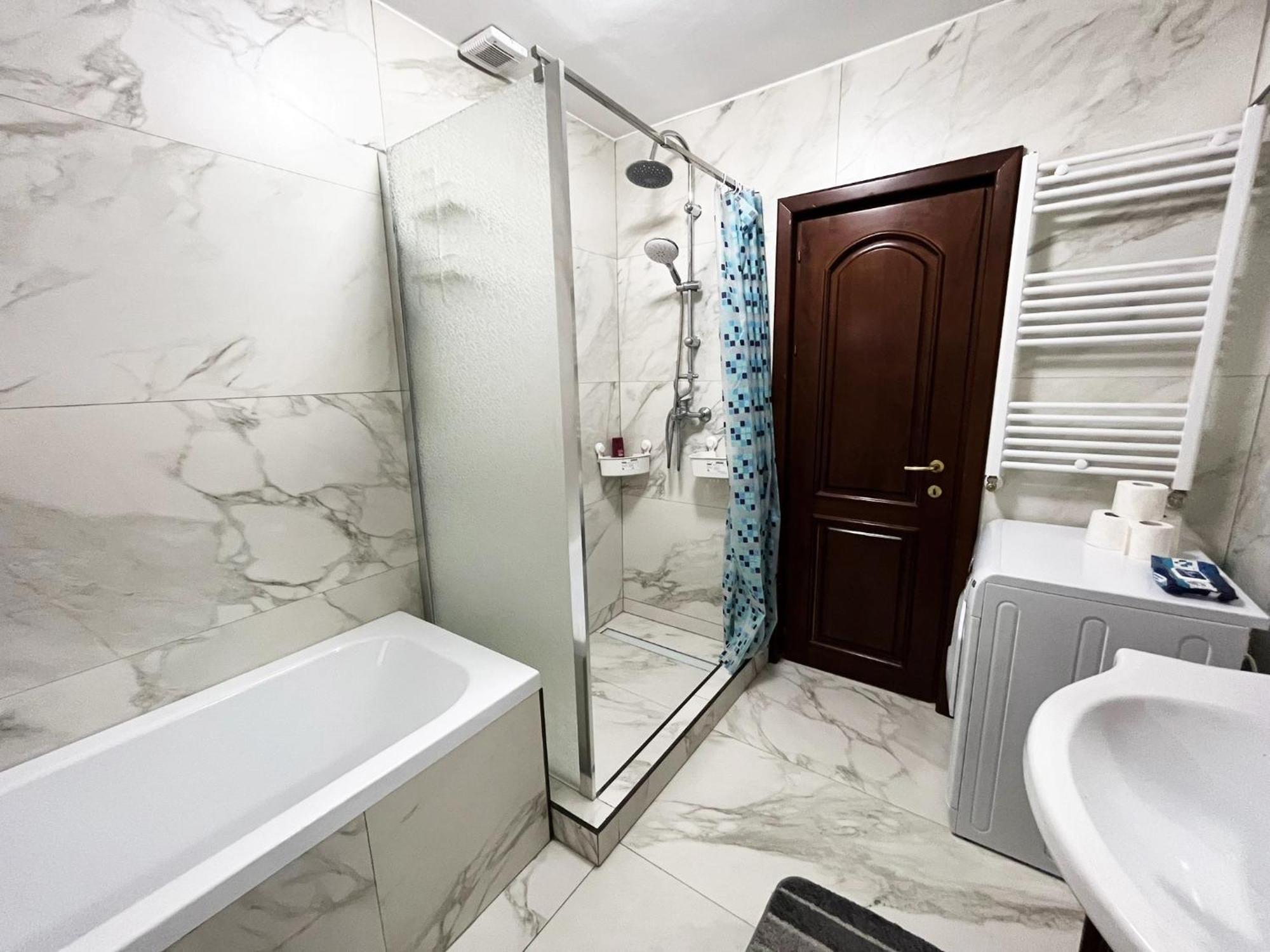 City Center Privat-Sauna Familyconcept Яш Екстериор снимка